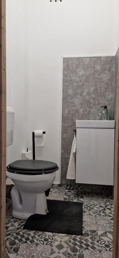 Zenloft Apartman Eger Ngoại thất bức ảnh
